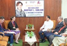 US Ambassador MaryKay Loss Carlson (second from left) exchanges views with Iloilo’s Gov. Arthur Defensor Jr. (third from left) at the provincial capitol on January 18, 2025. CAPITOL PHOTO