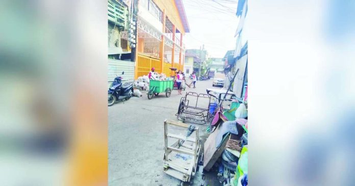 At least 111 areas across Bacolod City were identified as common poster areas for the May 12 midterm elections, including places beside barangay halls, plazas, basketball and covered courts, gymnasiums, and perimeter fences, among others. Photo shows residents of the city’s Barangay 29 beside the covered court. BARANGAY 29, BACOLOD CITY/FB PHOTO