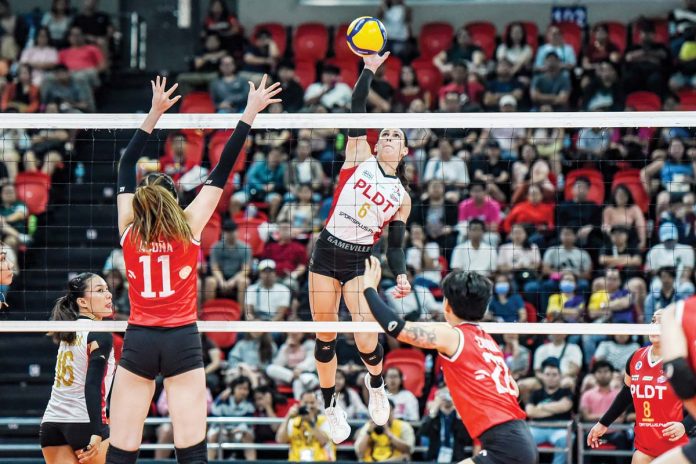 PLDT High Speed Hitters’ Savannah Davison converts an attack against the Cignal HD Spikers. PVL PHOTO