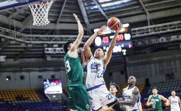 Magnolia Chicken Timplados Hotshots’ Zavier Lucero tries to score against the defense of Terrafirma Dyip’s Kemark Carino. PBA Photo