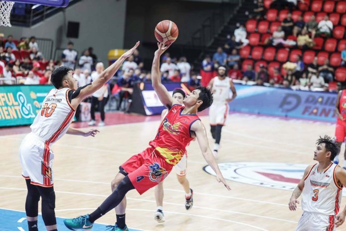 Rain or Shine Elasto Painters’ Mike Malonzo goes for a tough shot against the defense of NorthPort Batang Pier’s Arvin Tolentino. PBA PHOTO