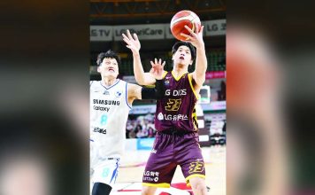 In Changwon LG Sakers’s victory over Seoul Samsung Thunders in the Korean Basketball League, Carl Tamayo tallied 24 points. KBL PHOTO