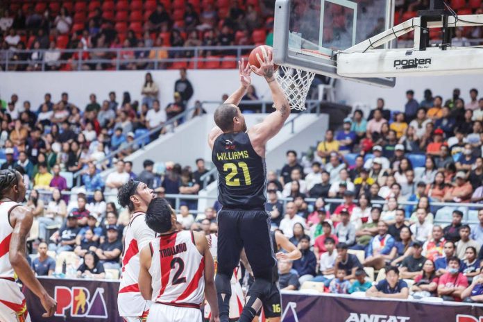 TNT Tropang Giga’s Kelly Williams finds himself wide open for a putback. PBA PHOTO