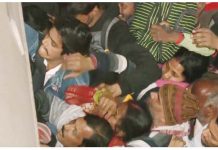 People are caught in a deadly “stampede” at the New Delhi railway station in India. BBC