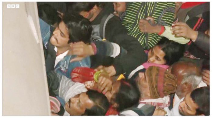 People are caught in a deadly “stampede” at the New Delhi railway station in India. BBC