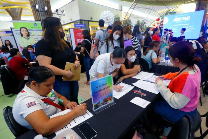 Jobseekers queue up at a job fair inside a Caloocan City mall. Philippine Statistics Authority data showed that employed persons grew to 50.19 million in December 2024 from 49.54 million in November 2024. PNA PHOTO BY YANCY LIM