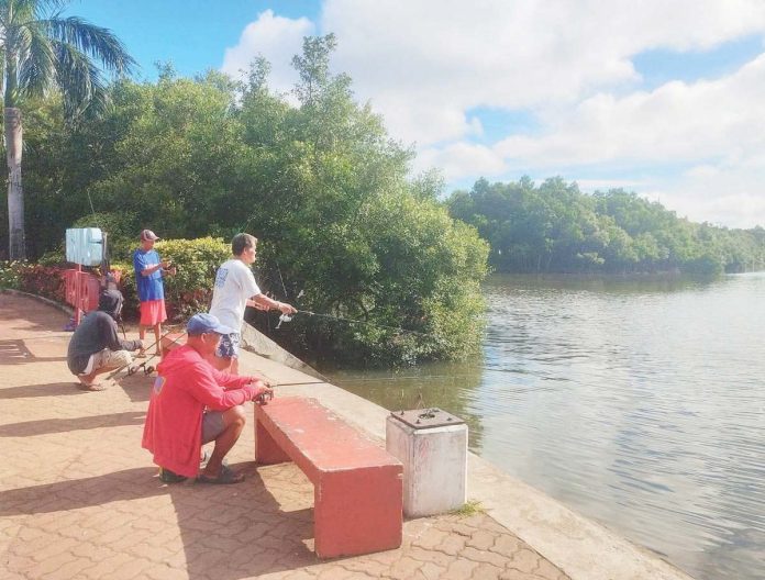 Ilonggo fisherfolk cast their lines into the Iloilo River, hoping for a good catch. DAVY JONES CANAWAY TAYCO-ESTRELLANES FILE PHOTO