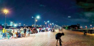 The Iloilo City Government prohibited the practice of “park shot”, which is the practice of drinking liquor while parked, and the sale of food without the necessary permits on Iloilo Sunset Boulevard. KATROPA SHOTS/FACEBOOK PHOTO