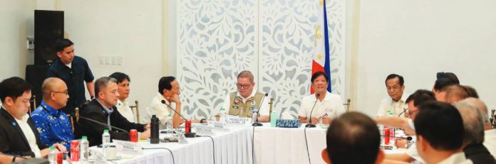 President Ferdinand R. Marcos Jr. has directed relevant government agencies to expedite the implementation of key development projects in Western Visayas. During his on-ground Regional Development Council meeting in Iloilo City, the President and council officials discussed major projects, including the Jalaur River Multipurpose Project Stage II and the Panay-Guimaras-Negros Bridges. They also addressed regional needs in agriculture, education, energy, water resources, tourism, and flood mitigation. PHOTO FROM PCO FACEBOOK PAGE