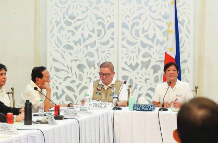 President Ferdinand R. Marcos Jr. has directed relevant government agencies to expedite the implementation of key development projects in Western Visayas. During his on-ground Regional Development Council meeting in Iloilo City, the President and council officials discussed major projects, including the Jalaur River Multipurpose Project Stage II and the Panay-Guimaras-Negros Bridges. They also addressed regional needs in agriculture, education, energy, water resources, tourism, and flood mitigation. PHOTO FROM PCO FACEBOOK PAGE