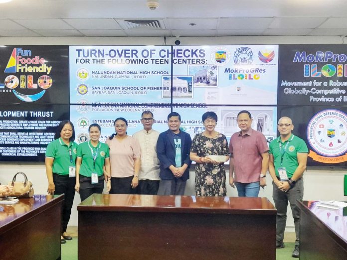 Gov. Arthur Defensor Jr. of Iloilo and Provincial Population Office chief Atty. Ruel Von Superio hand over a P3.5-million check to Mina National High School for the construction of a teen center. The check was received by Mayor Lydia Grabato at the Iloilo Provincial Capitol on February 25. PHOTO FROM BALITA SA KAPITOLYO FACEBOOK PAGE