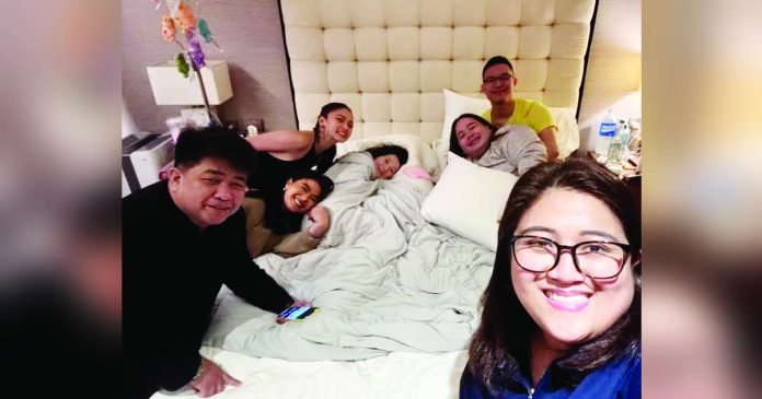 Kris Aquino (center, in bed covered with blanket) poses for a photo with Kim Chiu, Miles Ocampo, and Darla, among others. @KRISAQUINO/INSTAGRAM PHOTO