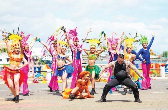 Grupo del Oeste of West Visayas State University is the 2024 champion of Paraw Regatta’s “Sinamba sa Regatta” street dance competition. ILOILO CITY GOVERNMENT PHOTO