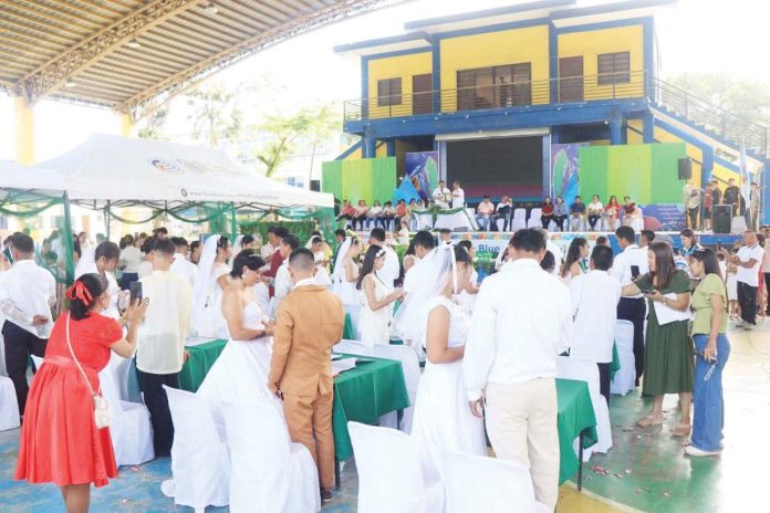 Thirty-one Saraviahanon couples participated in a mass wedding held at the public plaza of E.B. Magalona, Negros Occidental on Feb. 14, 2025.