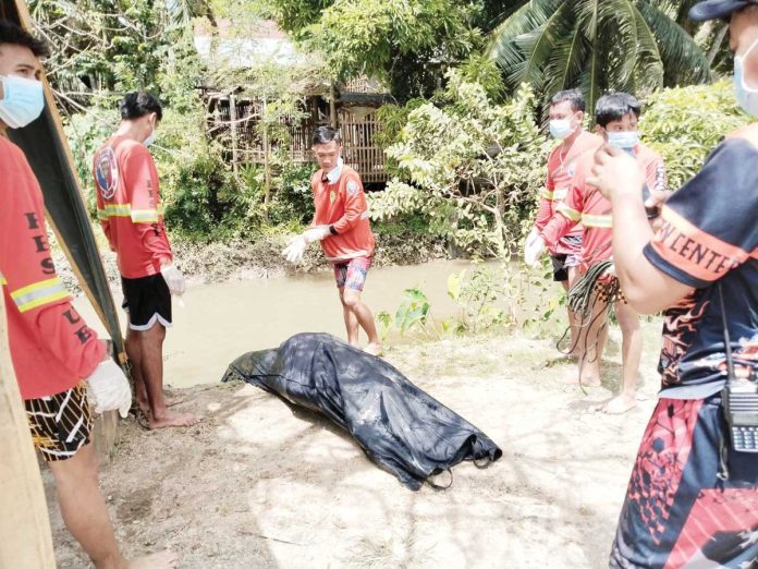 The search and rescue team recovered the body of Mike Divinagracia in an irrigation canal in Barangay Igang, Pototan, Iloilo. The victim was reported missing since Feb. 24, 2025. PITIK NI AYIE/FACEBOOK PHOTO