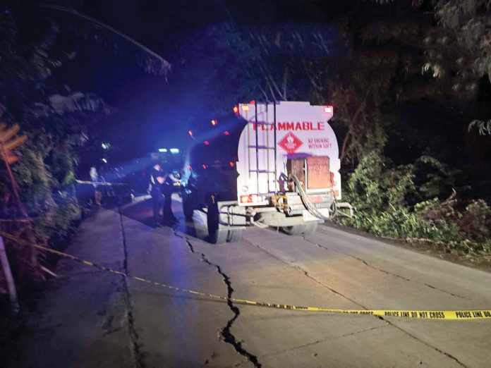 Three suspects carted away P30,000 from this fuel tanker driven by Ronnie Yongco Juarez in Barangay Pandac, Pavia, Iloilo on Feb. 10, 2025. PAVIA MUNICIPAL POLICE STATION PHOTO