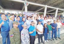 Candidates running for various posts in Iloilo City pose with law enforcement authorities and the religious following their covenant signing for the May 12, 2025 midterm elections at the Freedom Grandstand on February 20, 2025. Election Officer IV lawyer Pinky Jevini Tentativa urged candidates to seal with a vow to genuinely serve the people after they recited their pledge and signed the covenant. PNA