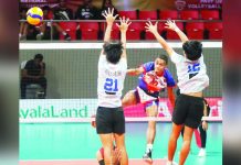 One Silay Sports’ Vin Mark Canoy scores against two Umingan Volleyball Club defenders. PNVF PHOTO