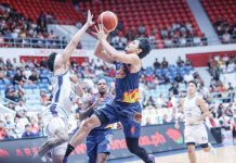 Rain or Shine Elasto Painters’ Mike Malonzo attacks the defense of Converge FiberXers’ Alec Stockton for an inside hit. PBA PHOTO