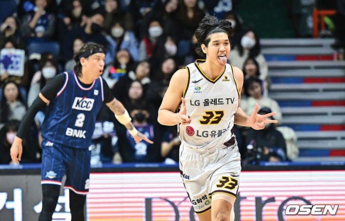 Carl Tamayo of Changwon LG Sakers celebrates after scoring a three-pointer. KBL PHOTO