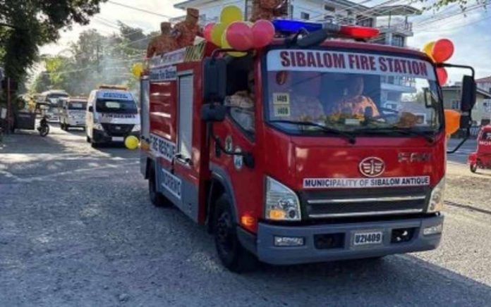 The Sibalom Fire Station holds a caravan to kickoff Fire Prevention Month on Saturday, March 1, 2025. The Bureau of Fire Protection will conduct fire drills in schools this month to raise safety awareness among children. BUREAU OF FIRE PROTECTION-SIBALOM PHOTO