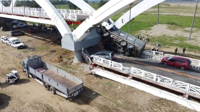 The third span of this 990-meter Cabagan-Santa Maria Bridge in Cabagan, Isabela, came crashing down, along with a dump truck whose content of quarried stones have been spilled all over the damaged section of the span. Four other vehicles also crossing the newly completed bridge at that time were damaged, injuring six people. VILLAMOR VISAYA JR., PHILIPPINE DAILY INQUIRER