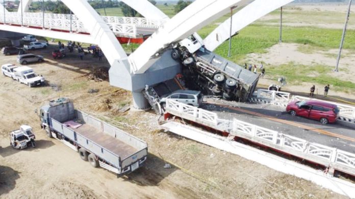 The third span of this 990-meter Cabagan-Santa Maria Bridge in Cabagan, Isabela, came crashing down, along with a dump truck, whose content of quarried stones have been spilled all over the damaged section of the span. Four other vehicles also crossing the newly completed bridge at that time were damaged, injuring six people. PHILIPPINE DAILY INQUIRER, VILLAMOR VISAYA JR.