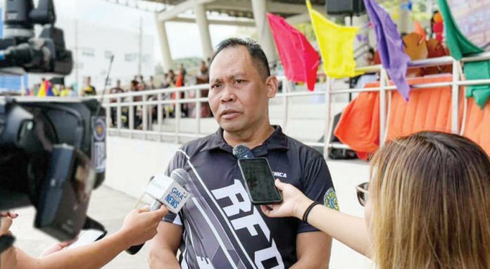 The Department of Tourism Region 6 is hoping to have more international direct flights to and from Iloilo following the resumption of flights from Iloilo to Hong Kong and from Iloilo to Singapore last year. Photo shows arriving passengers from Singapore claiming their baggage at the baggage claim area of the Iloilo International Airport. PHOTO COURTESY OF PDEA REGION 6