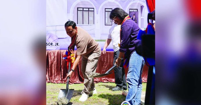 Iloilo’s Gov. Arthur Defensor Jr. leads the launching of the provincial government’s Teen Center 2.0 in New Lucena, Iloilo, a facility aimed at tackling mental health concerns and teenage pregnancy. He is joined by Mayor Liecel Mondejar-Seville of New Lucena. PHOTO FROM BALITA HALIN SA KAPITOLYO FACEBOOK PAGE