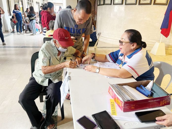 An octogenarian receives his P12,000 cash assistance from the Kabankalan City government in Negros Occidental. In Kabankalan, an octogenarian, aged 80 to 89, is given cash incentive as part of the city government’s initiative to honor their contributions to the community. KABANKALAN CITY GOV'T PHOTO