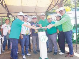 (From left) Sitio Electrification Program Project Manager Engr. Leomel Tambanillo; Bago City’s Vice Mayor Ramon Torres and Mayor Nicholas Yulo; Punong Barangay Remy Jalea of Binubuhan; and Negros Power’s President Roel Castro, VP for Customer Care Maricel Pe and COO Engr. Bailey Del Castillo. NEPC PHOTO