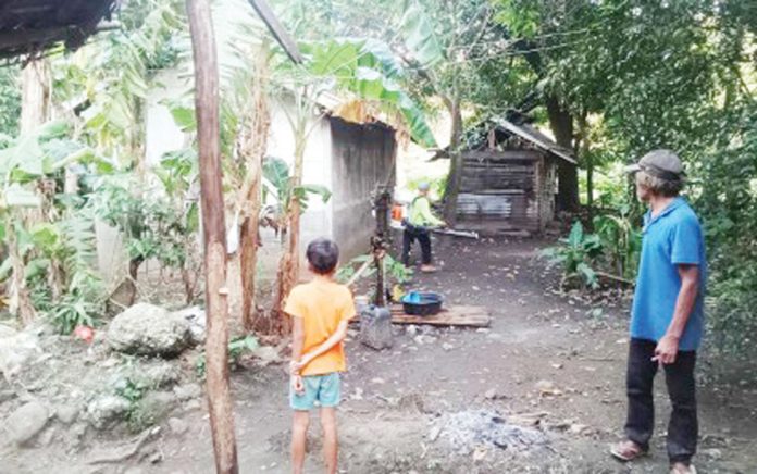 Barangay Idio in Sebaste, Antique conducts spraying as a dengue prevention measure in this undated photo. Barangay captain Pamela Azucena says they campaign for their residents to practice the 4 o’clock habit. PHOTO COURTESY OF PAMELA AZUCENA