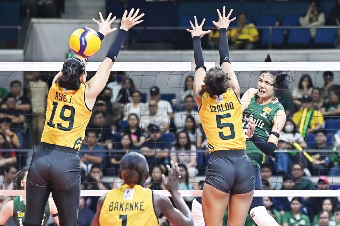 Negrense Angel Canino of De La Salle University Lady Spikers scores against the defense of Jean Asis of Far Eastern University Lady Tamaraws. UAAP PHOTO