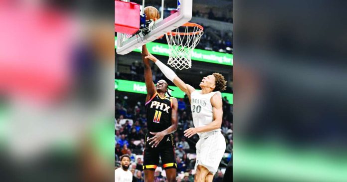 Phoenix Suns' Bol Bol (11) makes a basket past Dallas Mavericks' Kessler Edwards (20). PHOTO COURTESY OF JEROME MIRON/IMAGN IMAGES