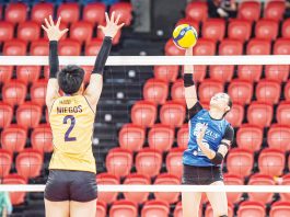 Ilongga Glaudine Troncoso of ZUS Coffee Thunderbelles scores against the defense of Capital1 Solar Energy Solar Spikers’ Sydney Niegos. PVL PHOTO