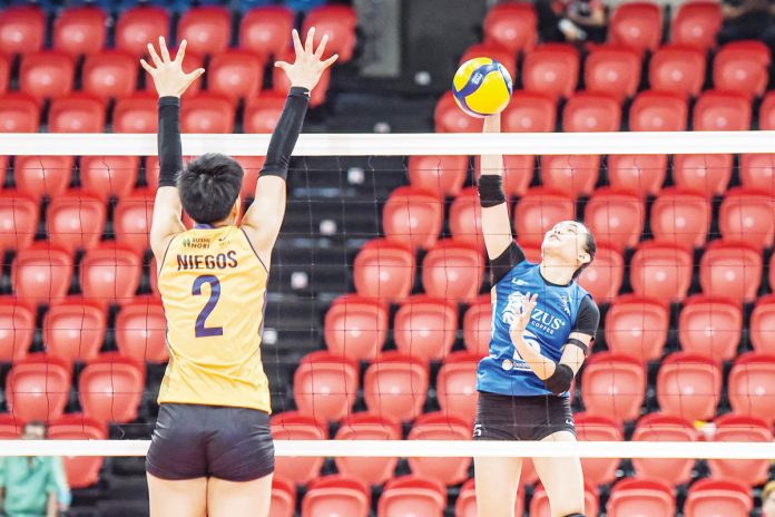 Ilongga Glaudine Troncoso of ZUS Coffee Thunderbelles scores against the defense of Capital1 Solar Energy Solar Spikers’ Sydney Niegos. PVL PHOTO