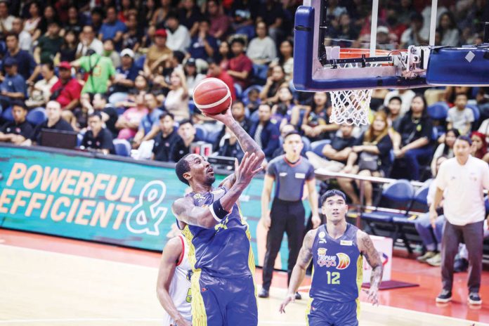 TNT Tropang Giga’s Rondae Hollis-Jefferson goes for a one-handed shot. PBA PHOTO