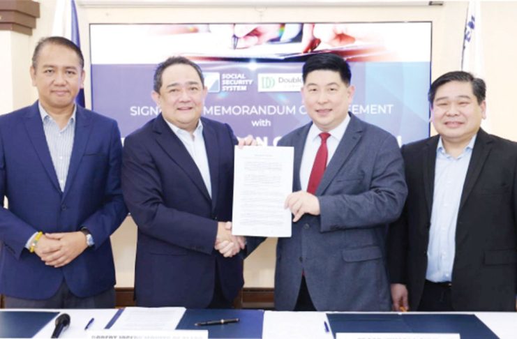 Social Security System (SSS) President and Chief Executive Officer Robert Joseph Montes De Claro (2nd from left) and DoubleDragon Chairman Edgar “Injap” Sia II (3rd from left) formally ink an agreement for the Contribution Subsidy Provider Program on March 13, 2025 at the SSS Main Office in Quezon City. Also in photo are (from left) SSS Executive Vice President for Investments Sector Ernesto D. Francisco, Jr. and DoubleDragon Legal Department Head Joselito L. Barrera, Jr.